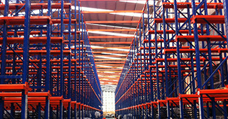 歐美客戶采購倉儲貫通式貨架  千里迢迢選勝通