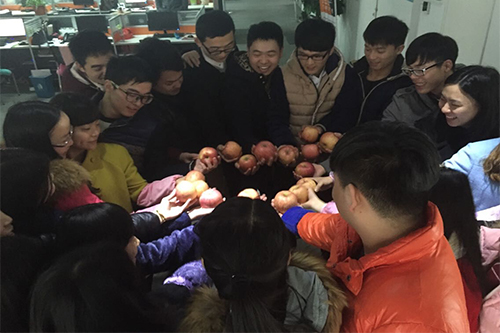 勝通貨架網(wǎng)絡(luò)銷售部喜迎平安夜