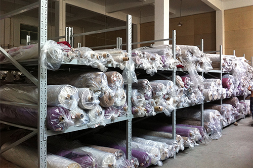 量身打造的面料框，桐鄉(xiāng)龍欣印染對勝通貨架贊不絕口