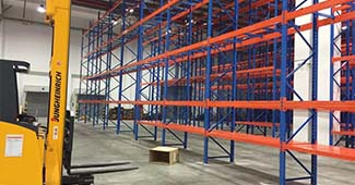 網(wǎng)購重型倉儲貨架有兩種選擇，一種是勝通，一種是其它