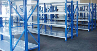 服裝倉庫中型貨架  勝通與西納維思服飾再續(xù)前緣