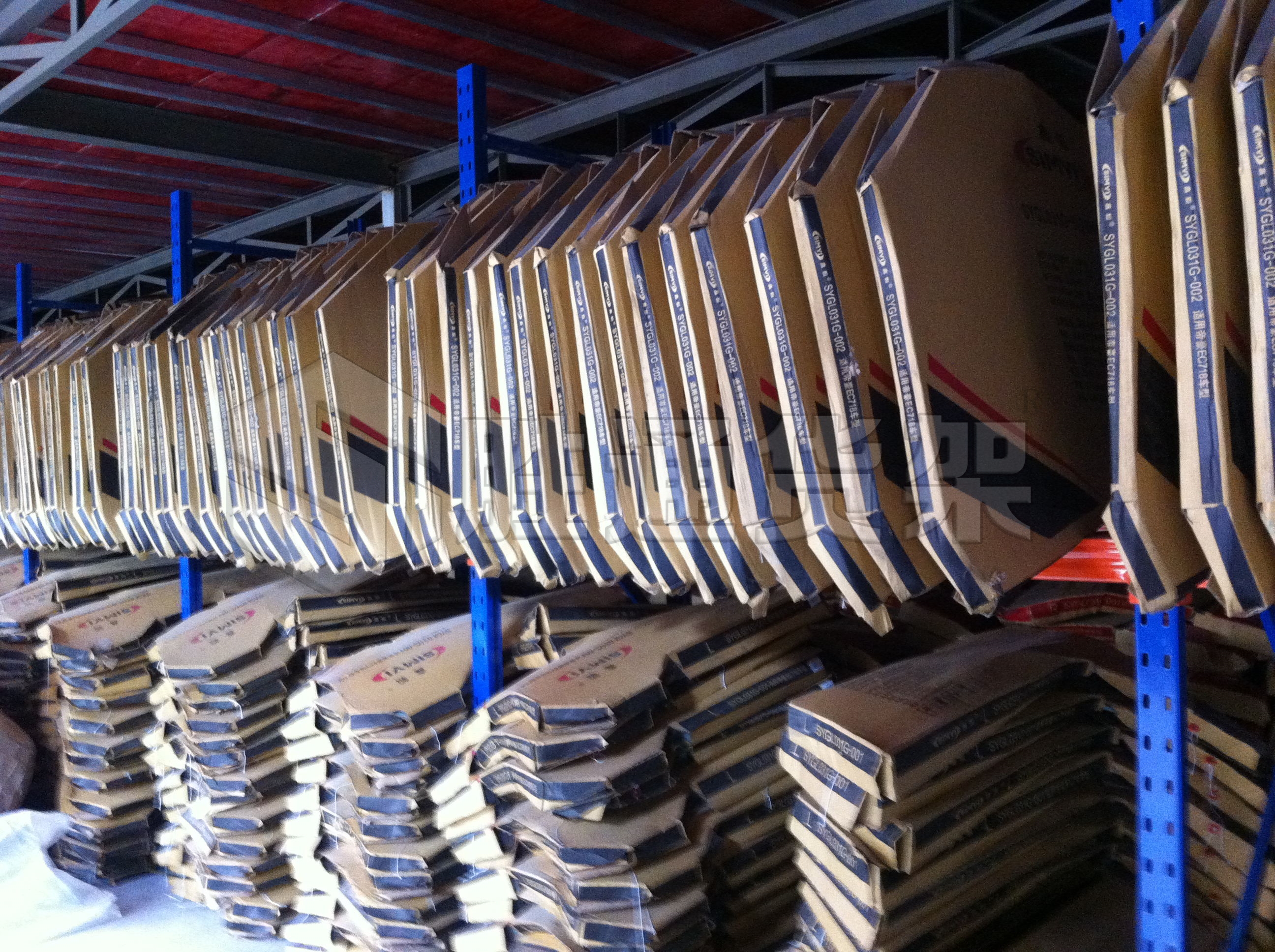 越來(lái)越多客戶的信賴，勝通汽車4S店貨架