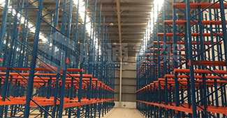 貫通式貨架的優(yōu)點有哪些?貫通式貨架哪家好？