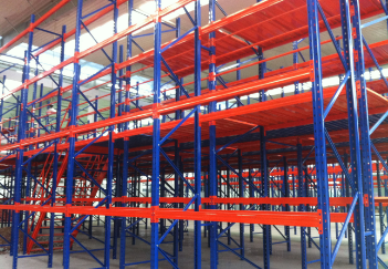 熱烈慶祝寧波宏迪尺業(yè)與勝通貨架訂購橫梁貨架100多組