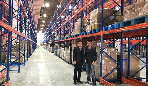 英妃（杭州）化妝品首次采購(gòu)勝通橫梁貨架,中型貨架300多組