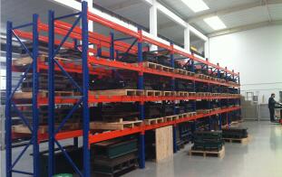 恭祝上海某貿(mào)易訂購勝通倉儲中型貨架成功交付