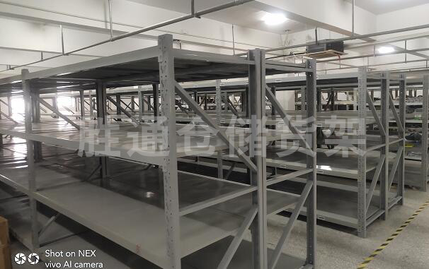 浙江某實業有限公司首次采購100多組中型貨架