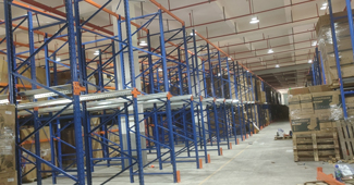 品種少，批量大類型的貨物儲存，請認(rèn)準(zhǔn)勝通貫通式貨架！