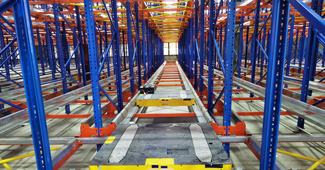 用上勝通穿梭式貨架后，浙江鑫鼎塑業(yè)倉庫存儲(chǔ)量提高了3-4倍！