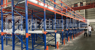 玻璃制品企業(yè)：定制型的閣樓貨架，讓我們的商品存儲更省心！