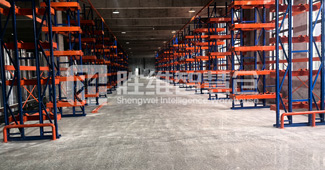 杭州這家裝飾材料廠倉(cāng)庫(kù)快 “爆倉(cāng)”，卷料貨架咋救急的？