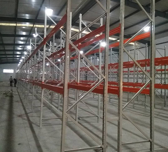 重型橫梁式貨架.jpg