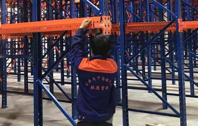 貫通貨架安裝.jpg 貫通貨架安裝.jpg