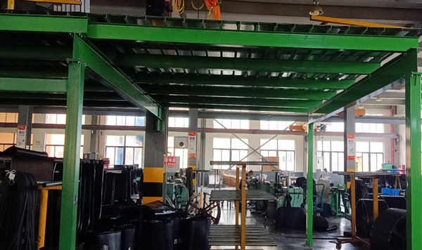 來看，浙江百花膠帶有限公司倉庫安裝勝通鋼平臺(tái)后的現(xiàn)場實(shí)況