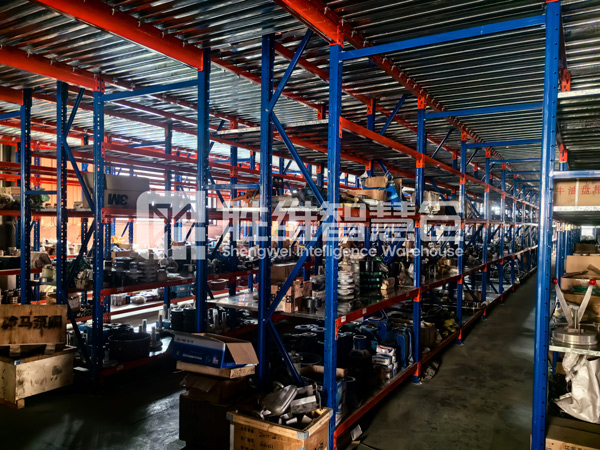 閣樓貨架600.jpg 閣樓貨架600.jpg